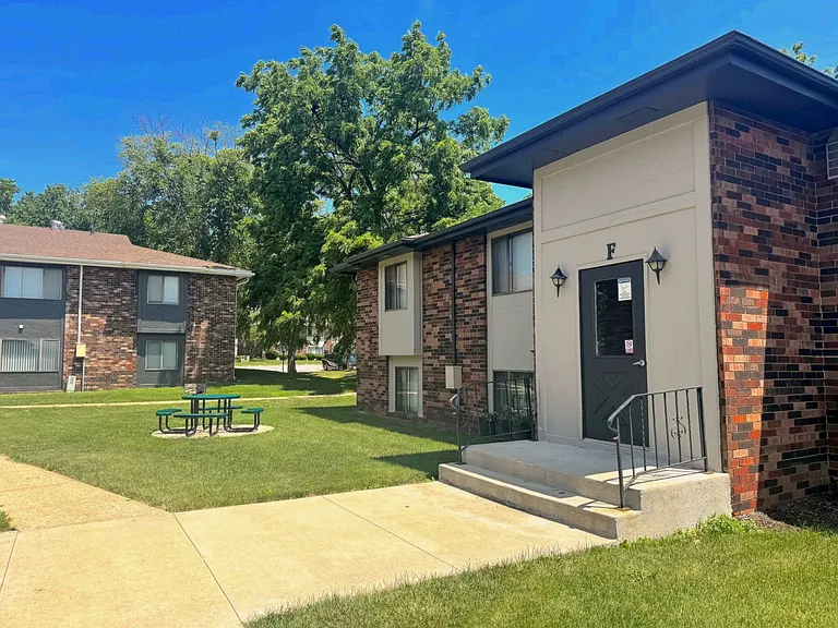 Norwalk Meadows — Photo 14