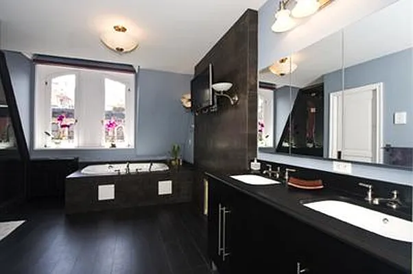 Sold by R New York | media 8