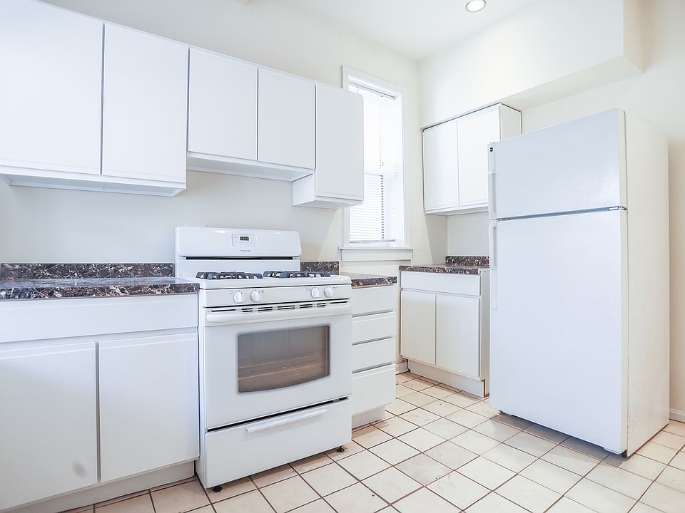 1st image of 2552 W Eastwood Ave #1E