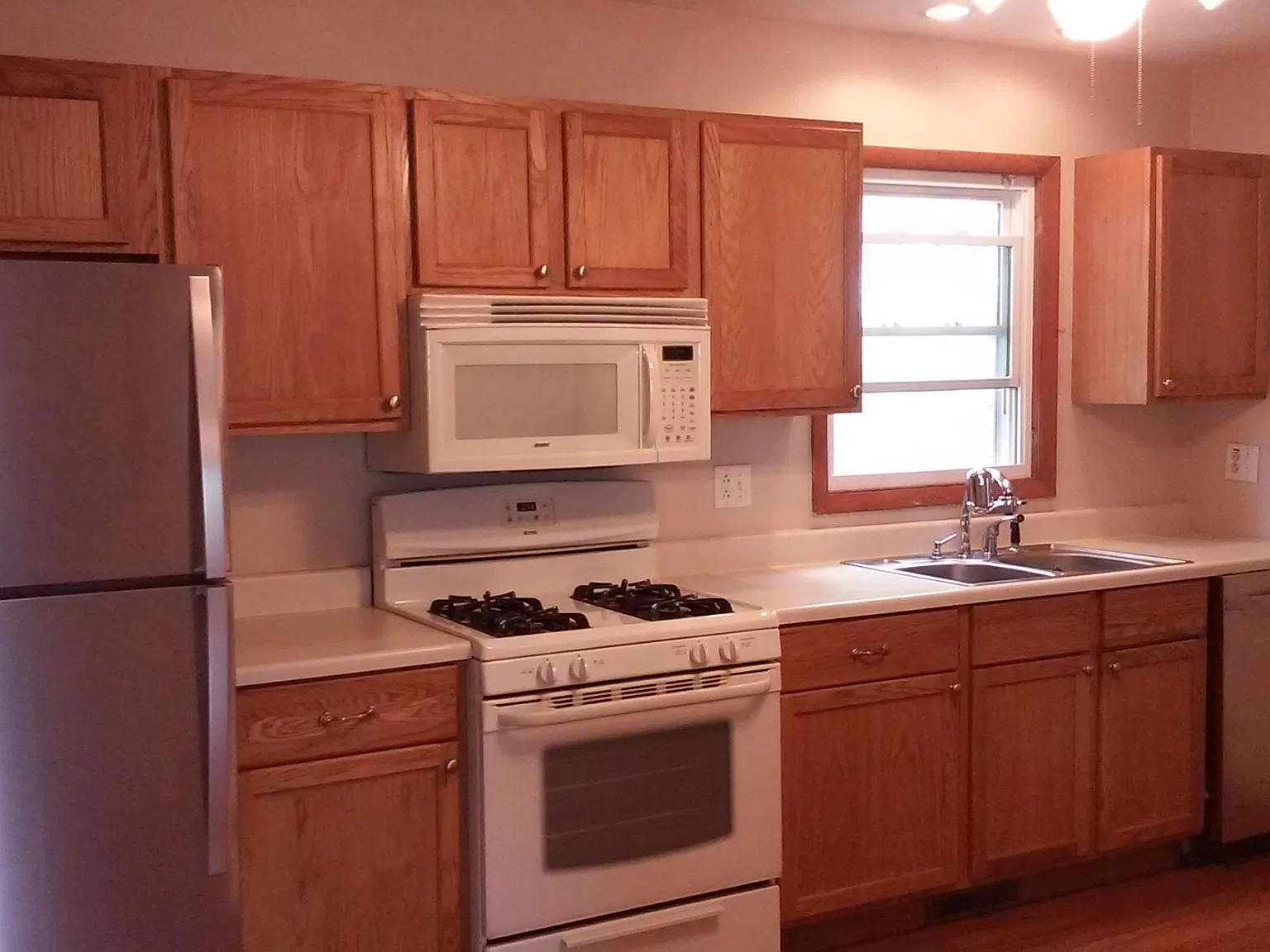 3 bed, 1824 sqft, $1,750 — Photo 2