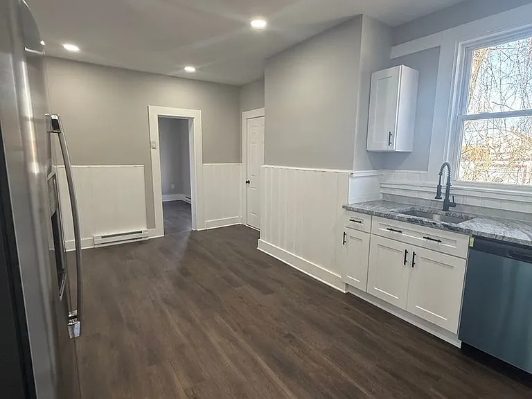 200 Main St. - Red Pod — Photo 10
