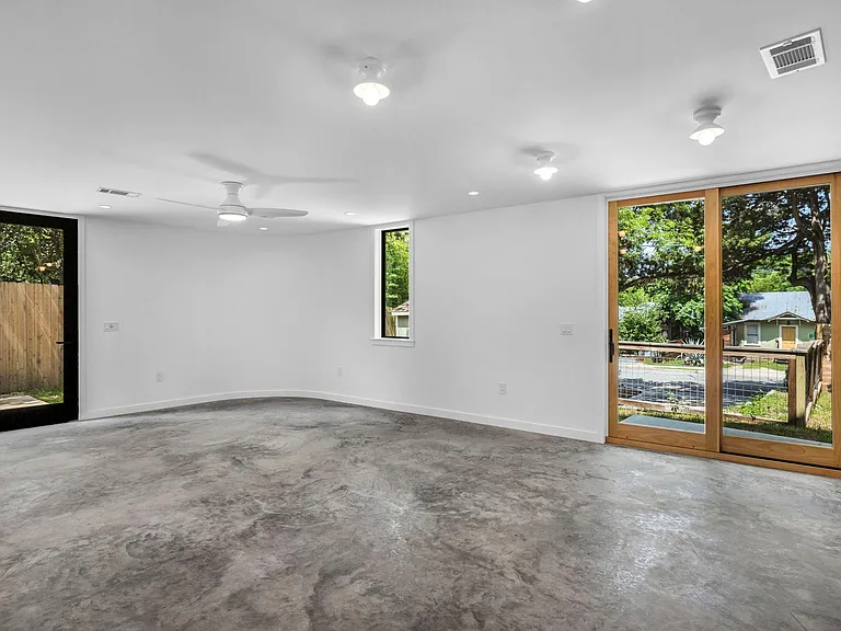 2403 Wilson St — Photo 22