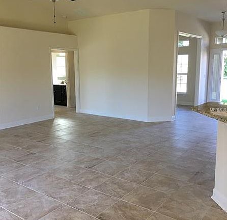 3rd image of 25 Mark Twain Ln