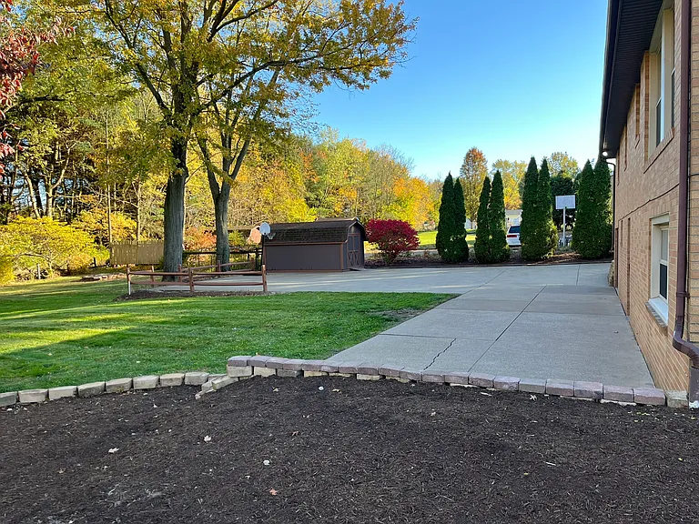 Valley View Dr — Photo 16