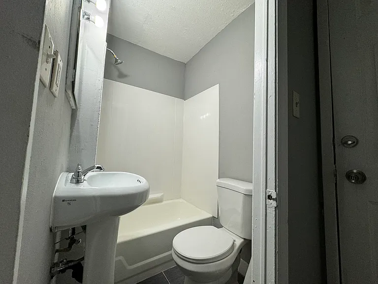 156 Orange St #2C — Photo 8