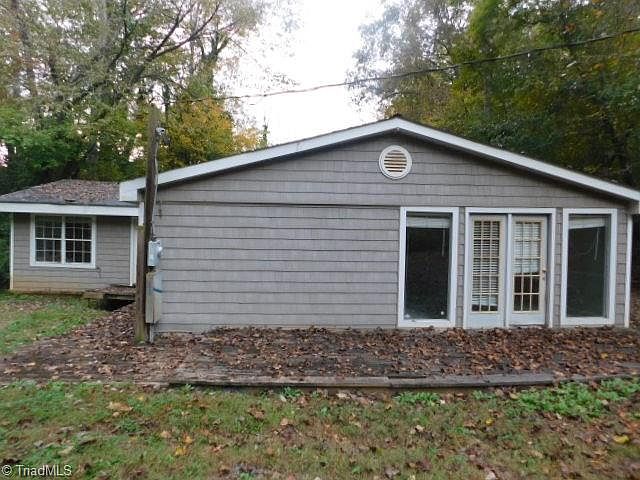 1st image of 369 Lakewood Cir