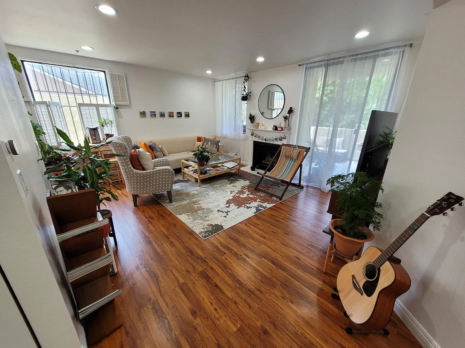 2 bed, 1000 sqft, $3,100 — Photo 2