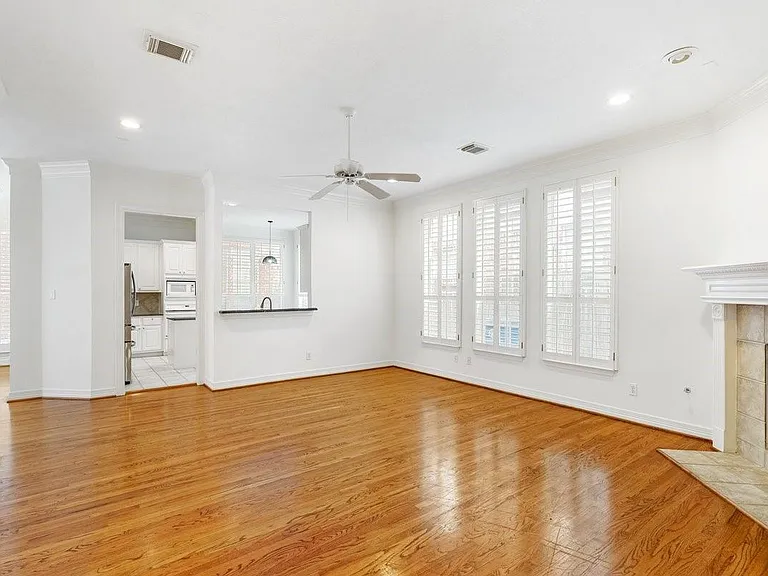 5913 Dolores St #B — Photo 12
