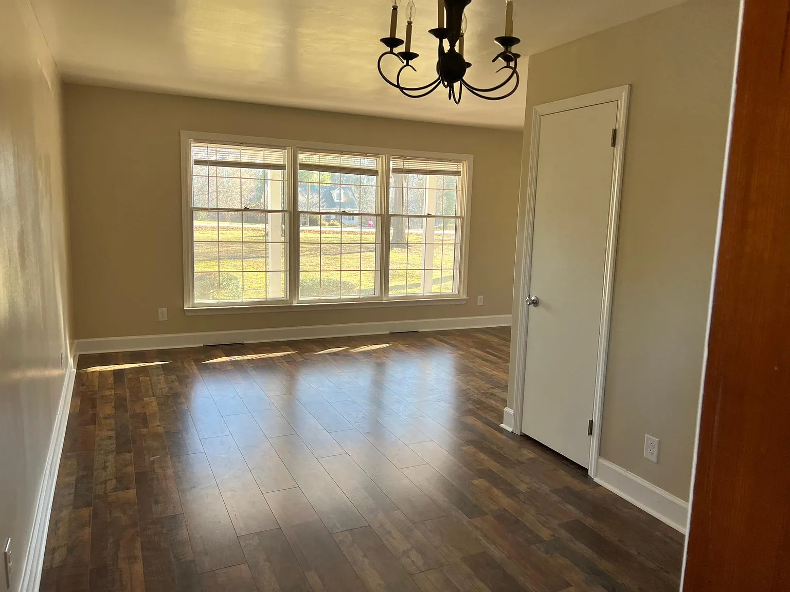 3 bed, 1.5 bath, 1628 sqft, $1,700 — Photo 4