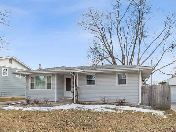 3rd image of 1025 Westview Dr