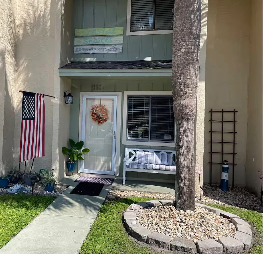 2 bed, 1.5 bath, 972 sqft, $2,200 — Photo 1