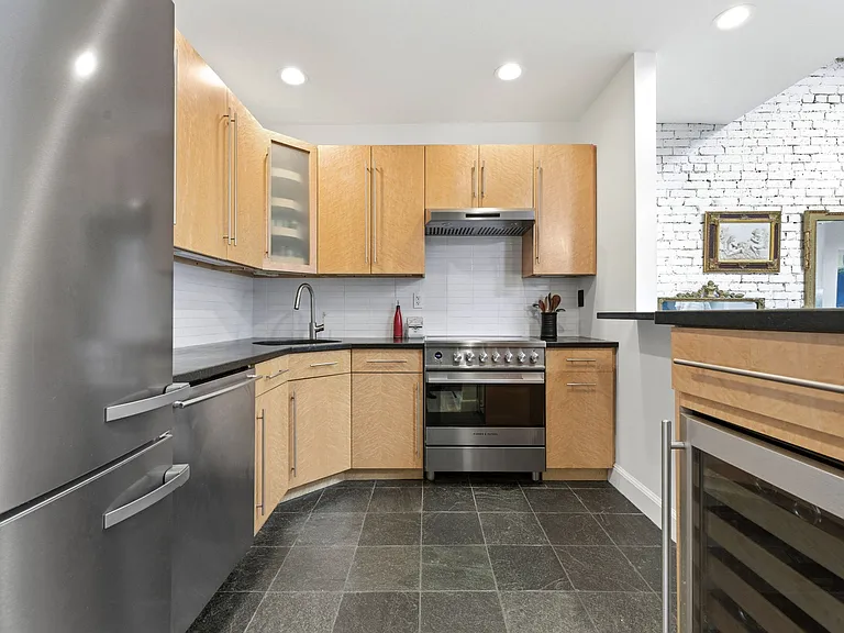 552 Columbus Ave #Penthouse 6 — Photo 14