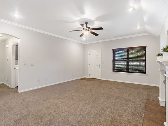 5th image of 249 E Madrid St