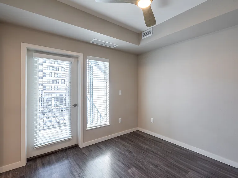 The Irving Apartments — Photo 30