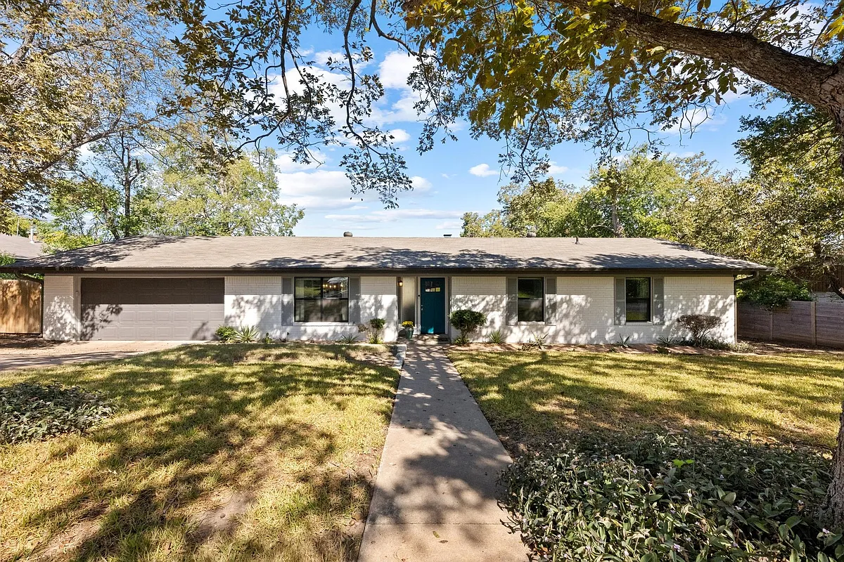 Building Photo - Hollybluff St