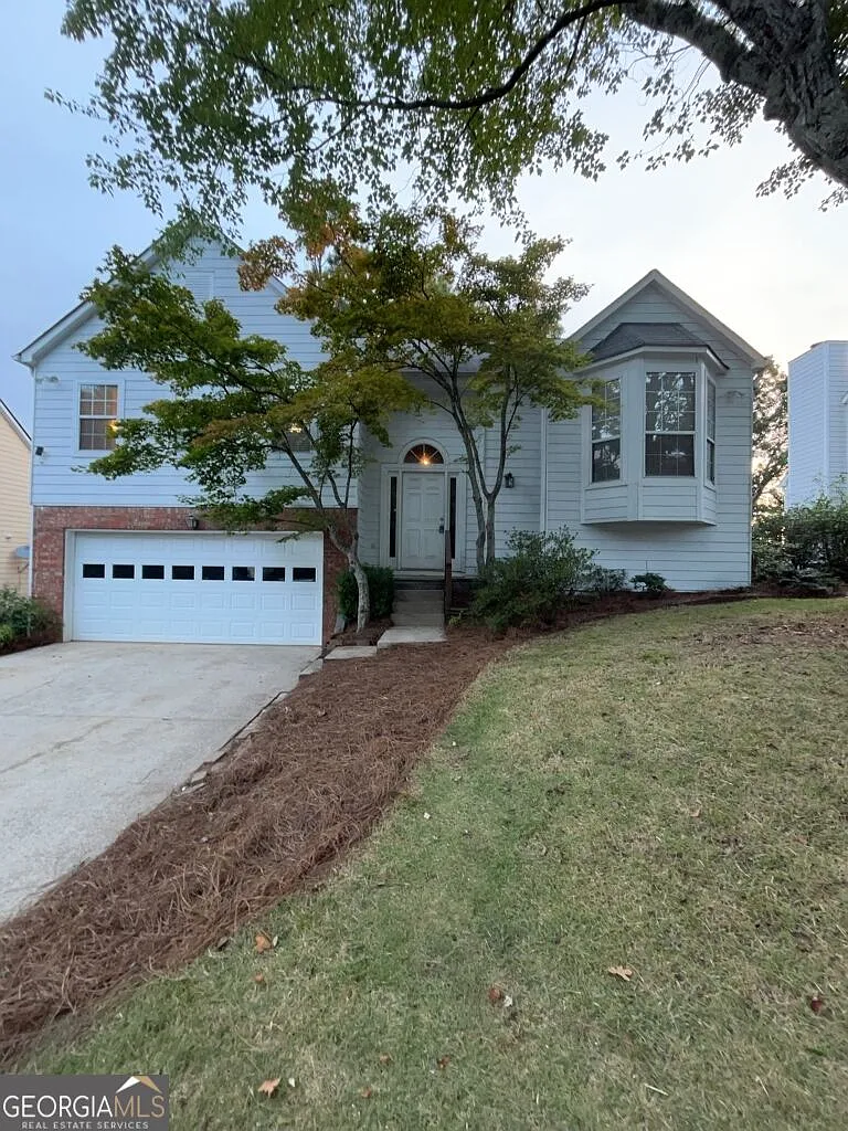 4 bed, 3.0 bath, 2316 sqft, $2,500 — Photo 1