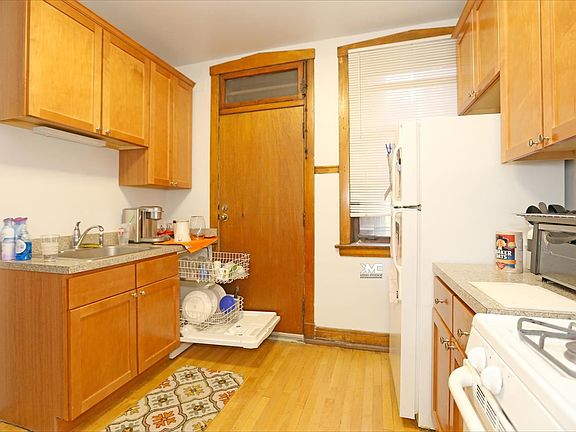 3rd image of 2822 N Mildred Ave #Unt1