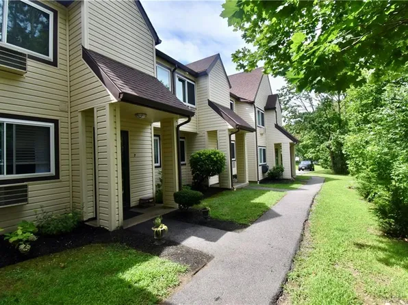 219 High St APT P, Westerly, RI 02891