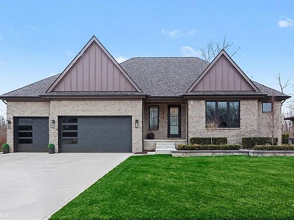 2nd image of 66507 Meadowlands Ct