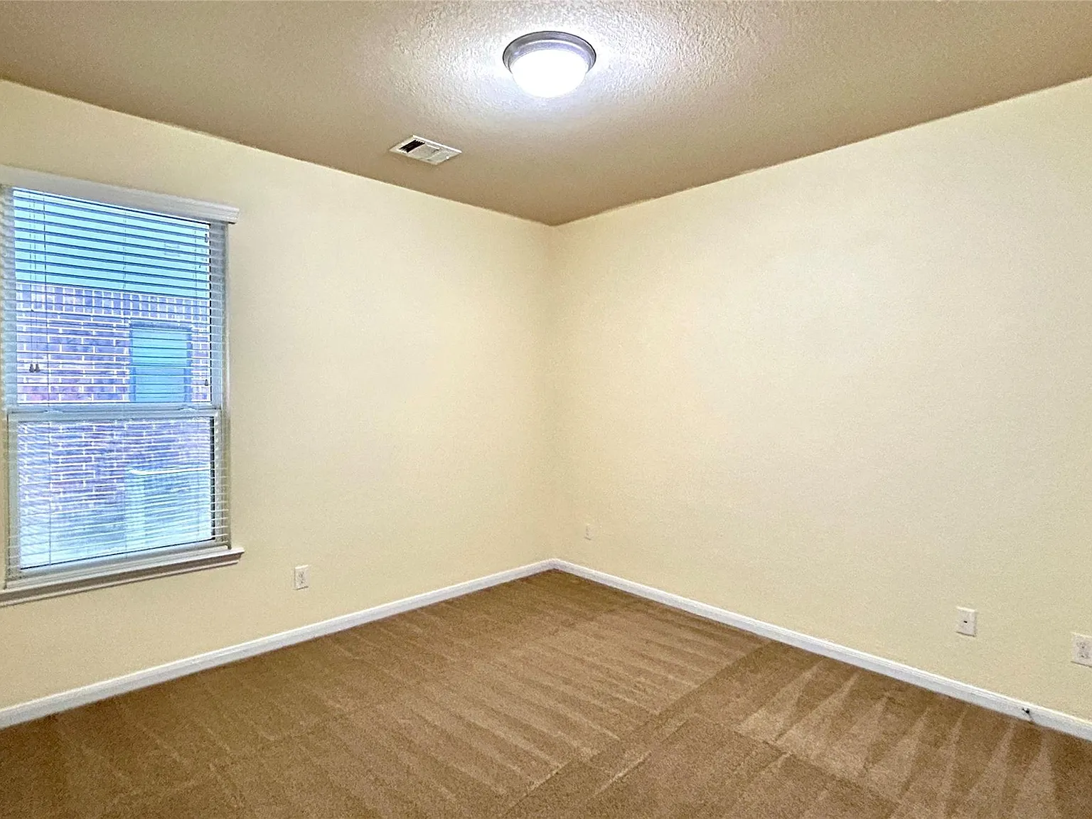3 bed, 2.0 bath, 2069 sqft, $2,250 — Photo 4