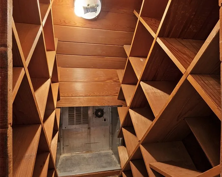 22481 Ivy Rdg — Photo 16