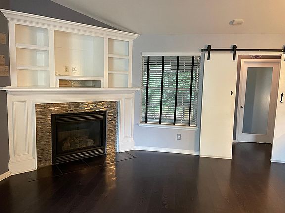 2nd image of 2486 Laurelwood Ct