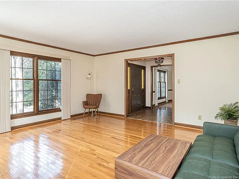 6821 Thames Dr — Photo 6