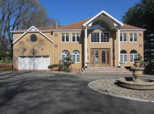 351 Lakeville Rd, Great Neck, NY 11020