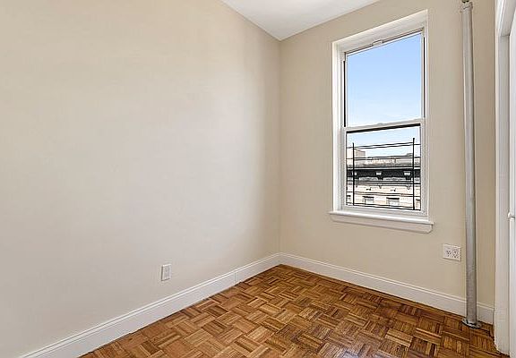 5th image of 522 W 152nd St #F2