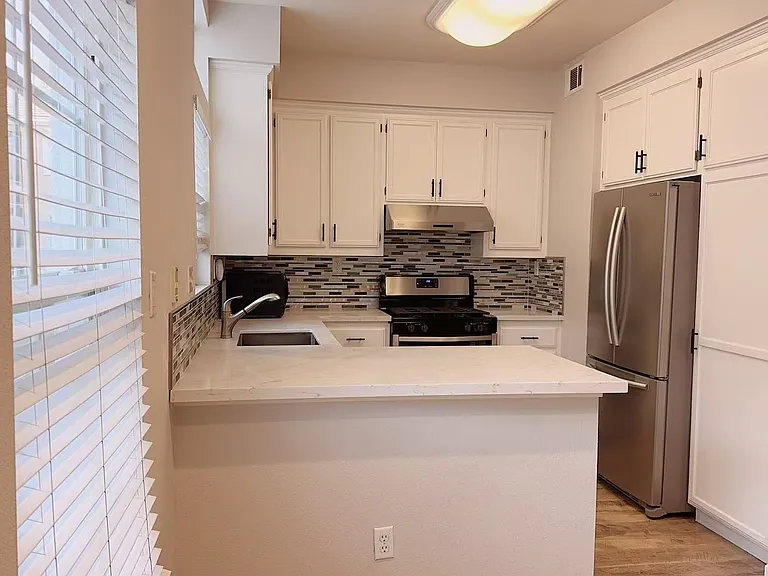 3414 Dayton Cmn — Photo 6