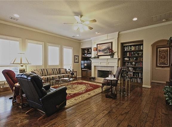 3rd image of 3201 Normandy Dr