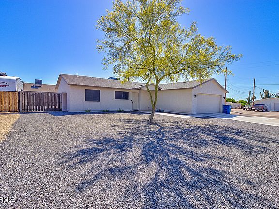 3rd image of 979 S Lawther Drive