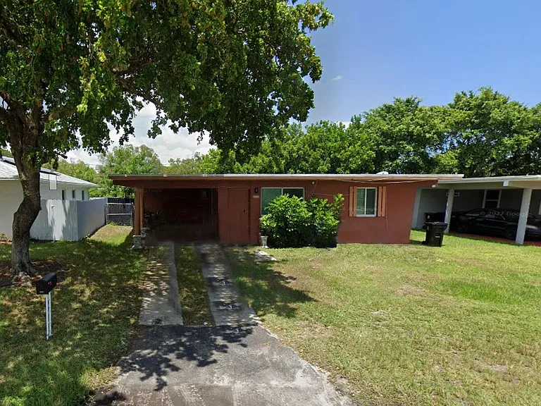 1421 NW 3rd St — Photo 1