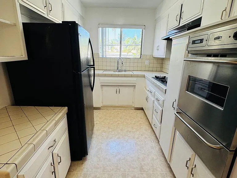 1211 N Ogden Dr — Photo 25