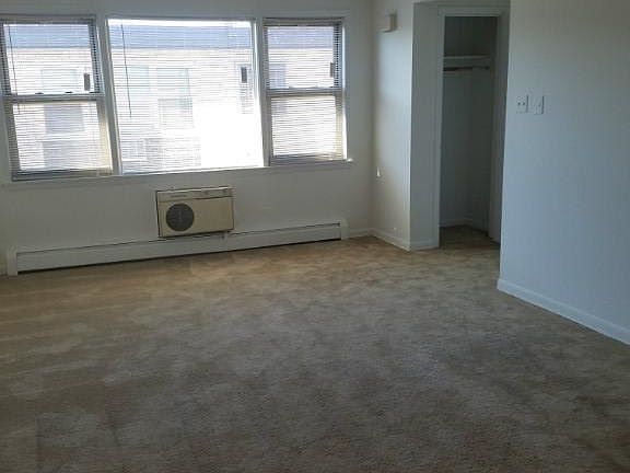 4th image of 1915 W Touhy Ave APT 3
