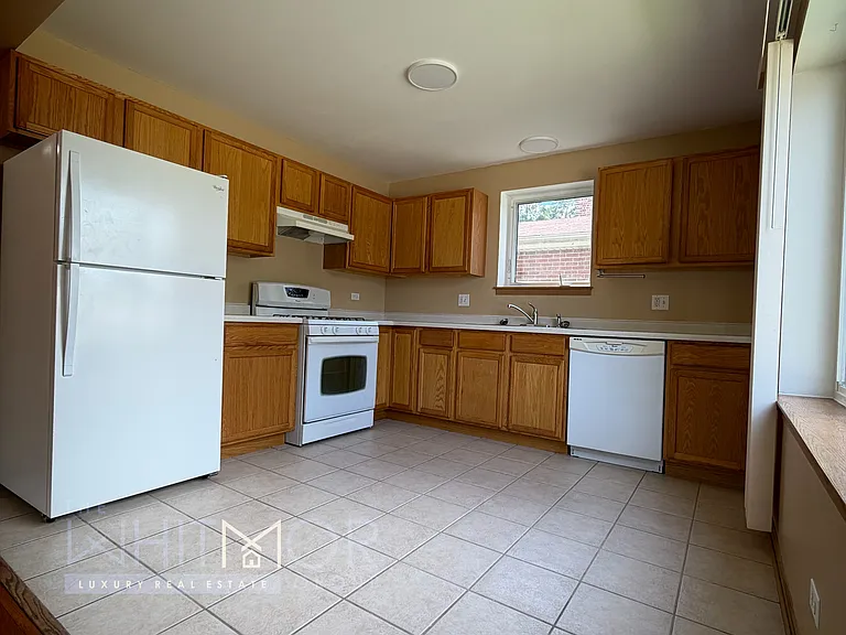 9304 S Paxton Ave #2 — Photo 7
