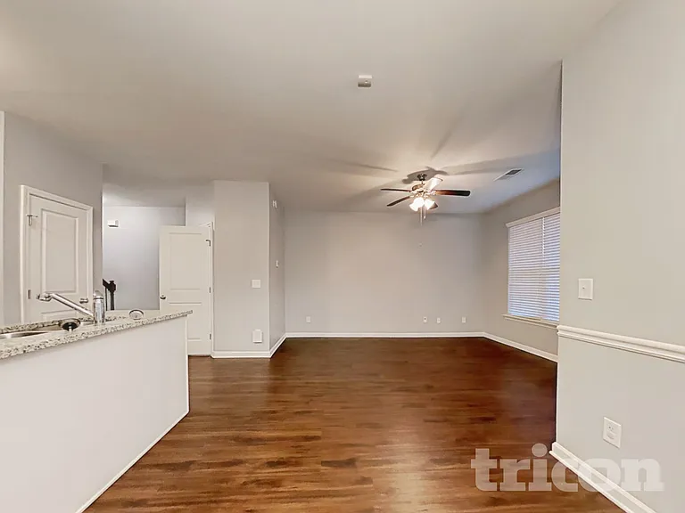 2271 Wentworth Park Dr — Photo 4