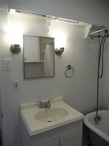 Studio, 1.0 bath, 350 sqft, $975 — Photo 4