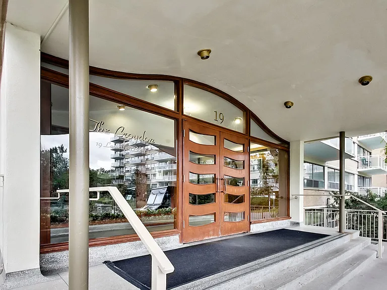 23 Lascelles Blvd — Photo 80