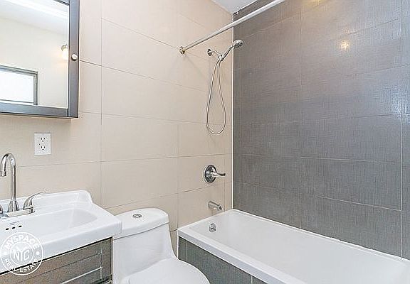 5th image of 940 Lafayette Ave #3B