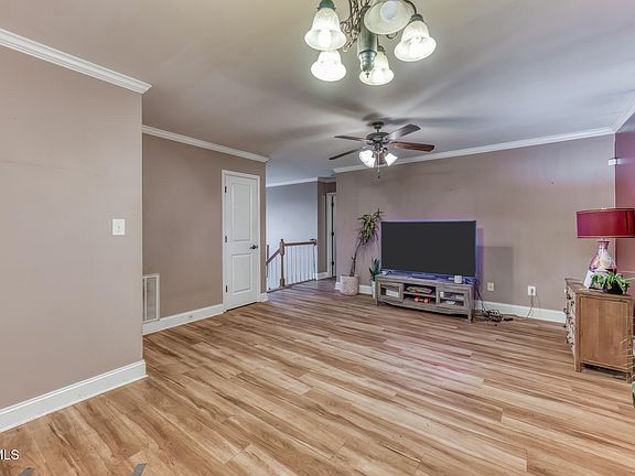 4th image of 87 Lorena Ln