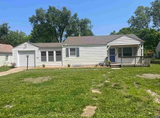 4206 SW Stratford Rd, Topeka, KS 66604