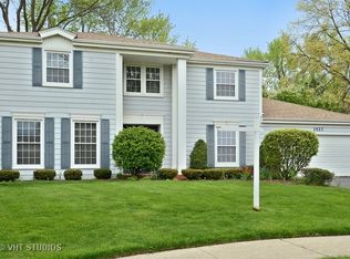 1527 Creekside Cv, Wheaton, IL 60189