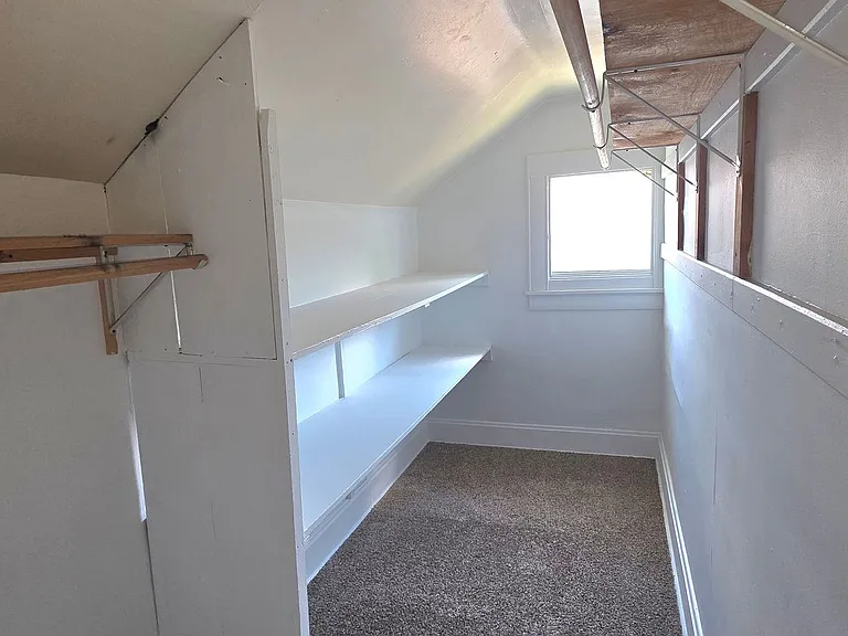 525 W Scott St — Photo 8