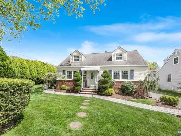 659 Howard St, Teaneck, NJ 07666