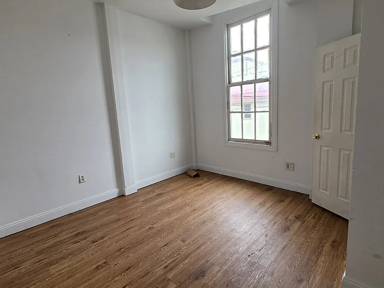 18 Catherine St #2H — Photo 9