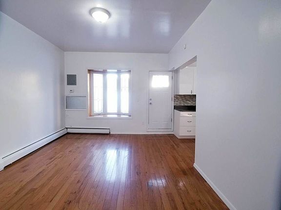 3rd image of 259 S 2nd St APT 1R