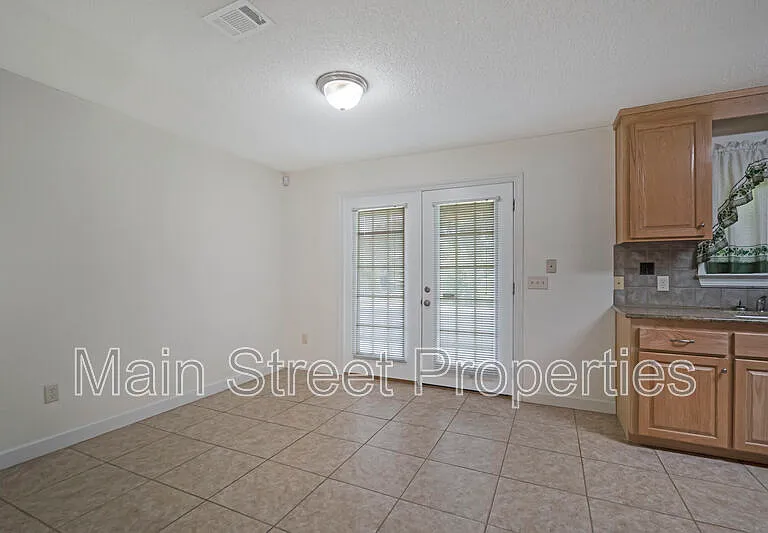 1301 Elliott St — Photo 5