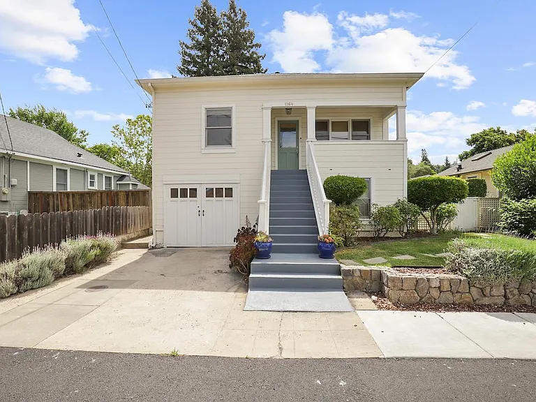 1164 Raymond Ave — Photo 2