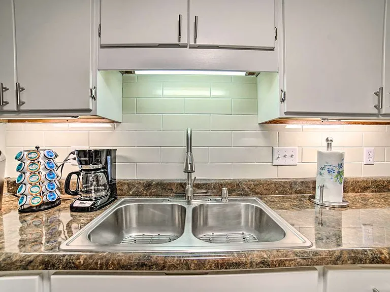 510 E Gillespie St #B9 — Photo 9